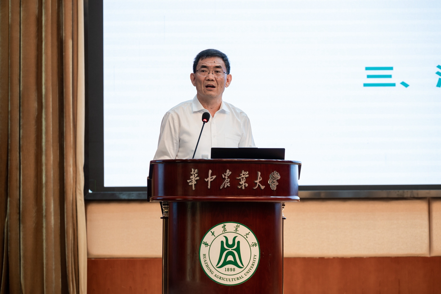 张合成致辞(学通社记者 宁怡然 摄)_proc