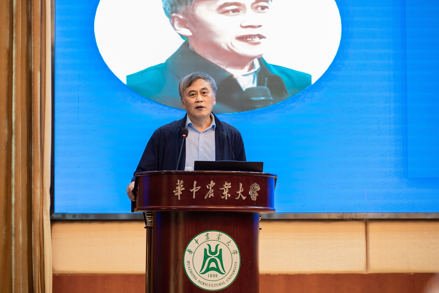 李春生致辞(学通社记者 宁怡然 摄)_proc